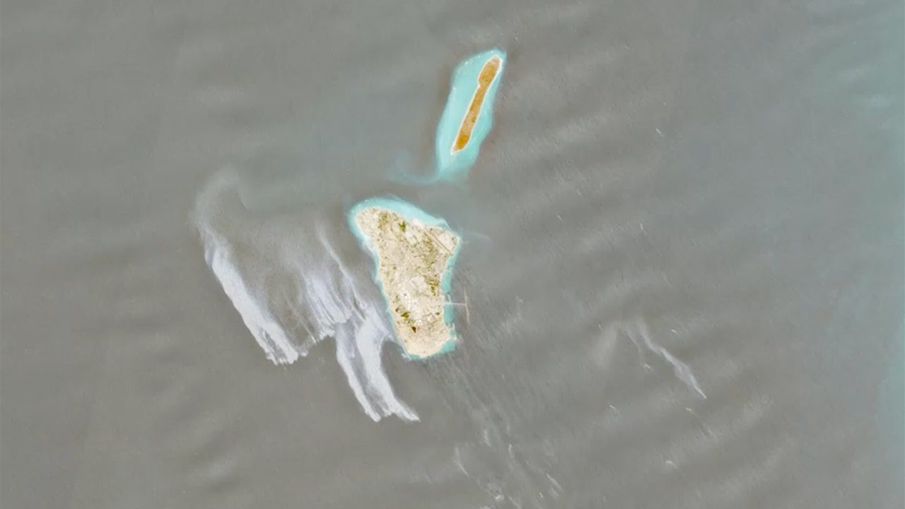 oil-slick-kharg-reuters.jpg