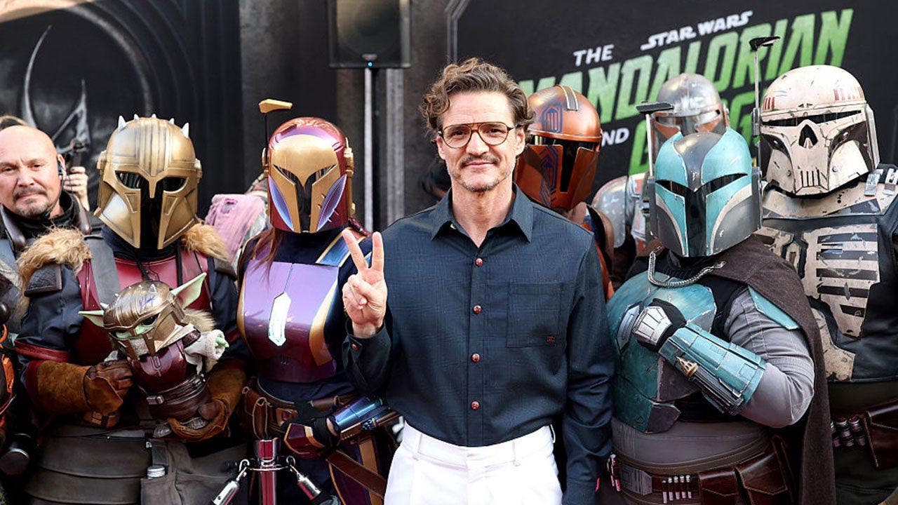 pedro-pascal-mandalorian-premiere-fox-news-001.jpeg