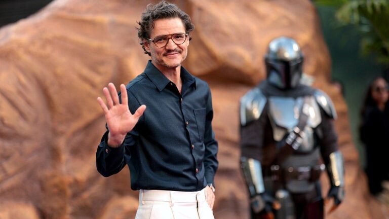 pedro-pascal-mandalorian-premiere-fox-news-002.jpeg