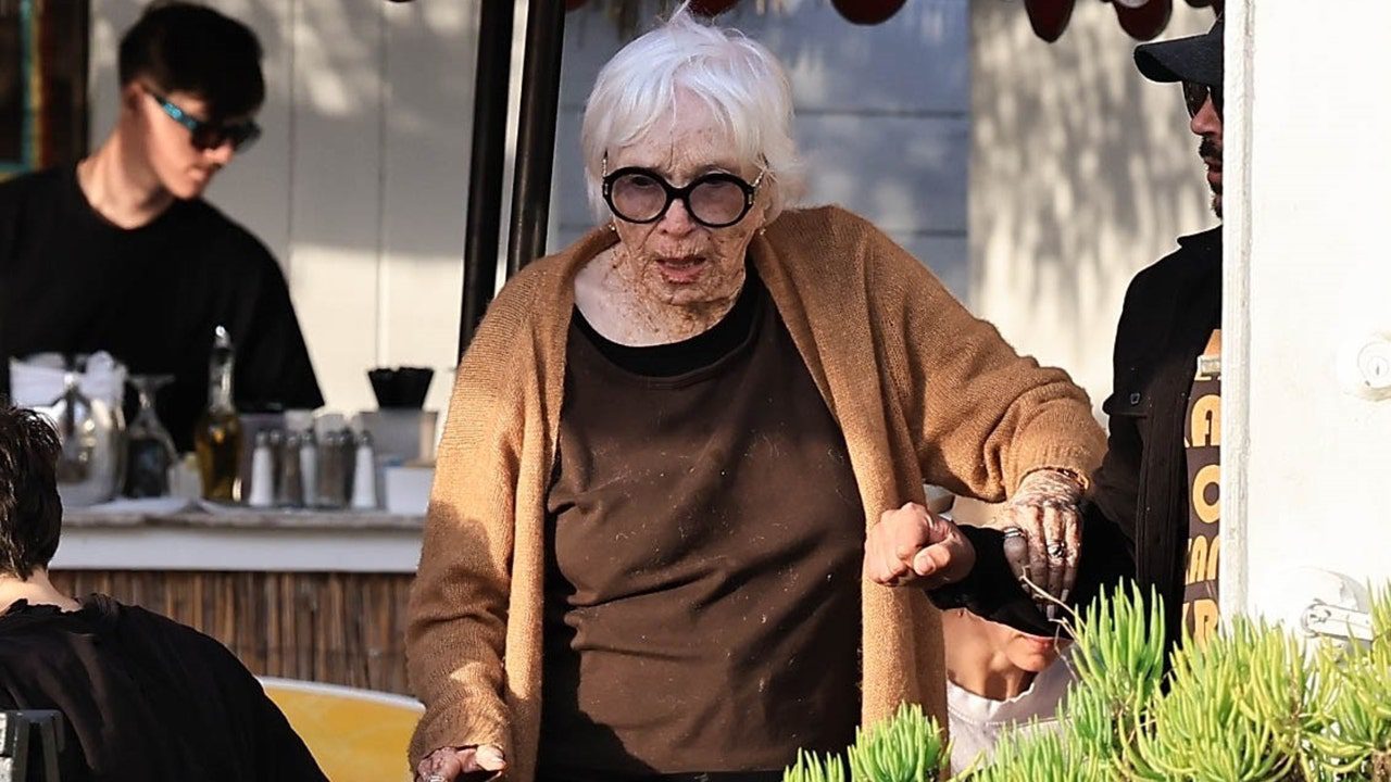 shirley-maclaine-malibu-thumb.jpg