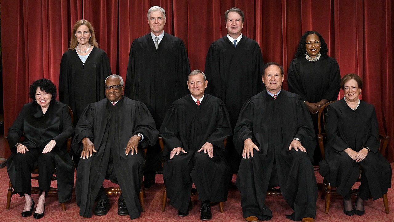 supreme-court-justices-october-2022.jpg
