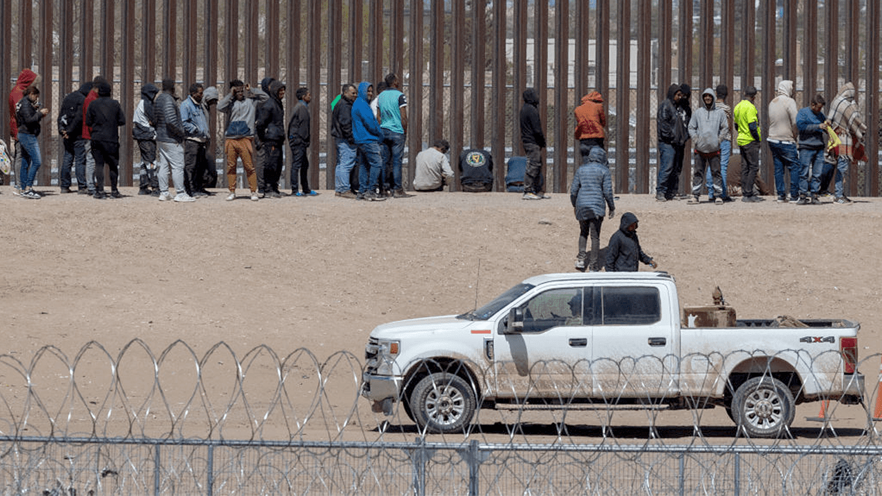 texas-border-crossing-migrant-law-sued.png