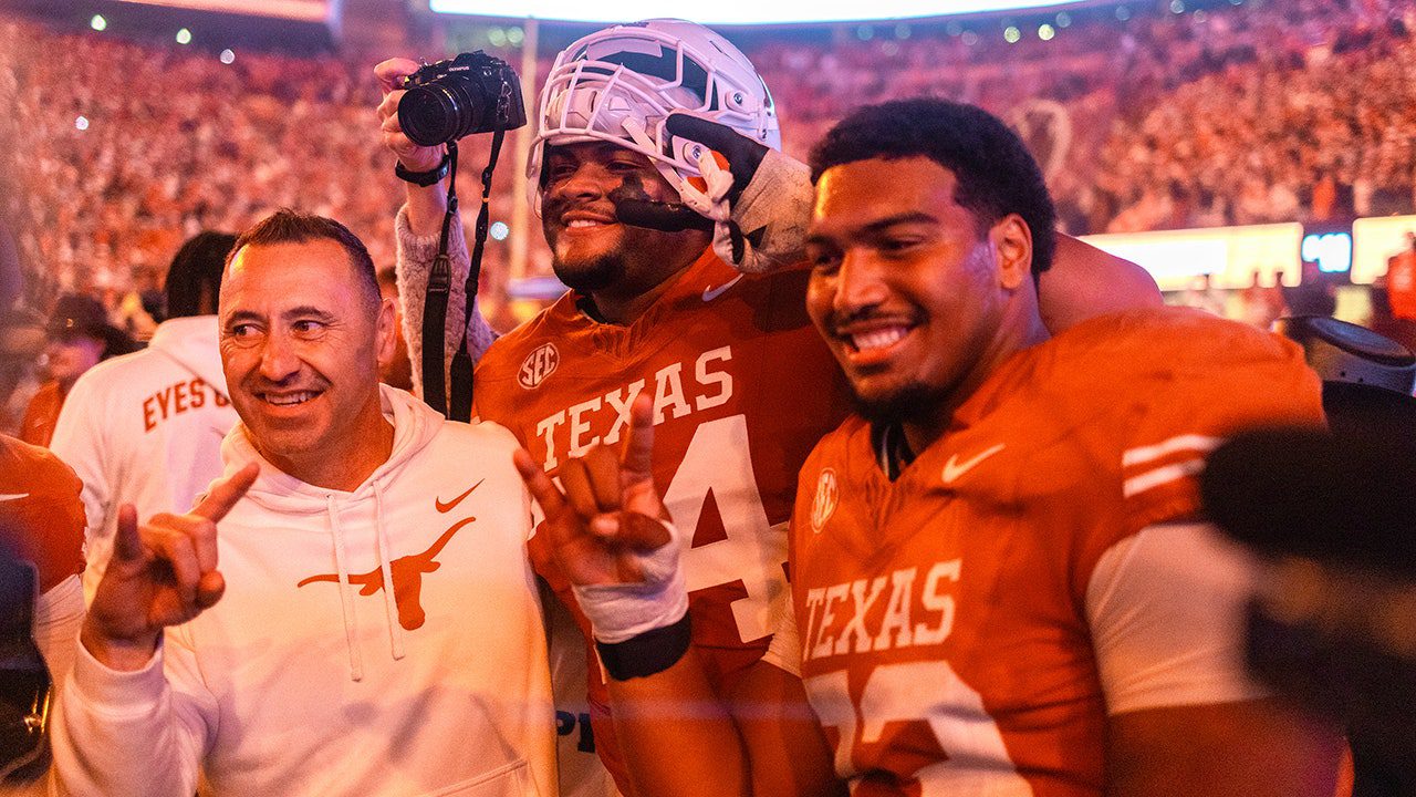texas-longhorns-steve-sarkisian-112925-1.jpg
