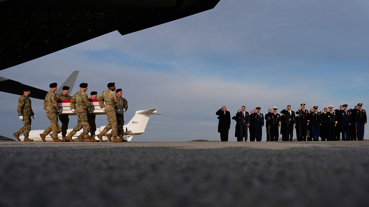 trump-casualty-return-national-guard-soldiers-004.jpg