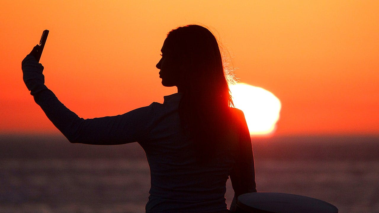 woman-selfie-laguna-beach-california.jpeg