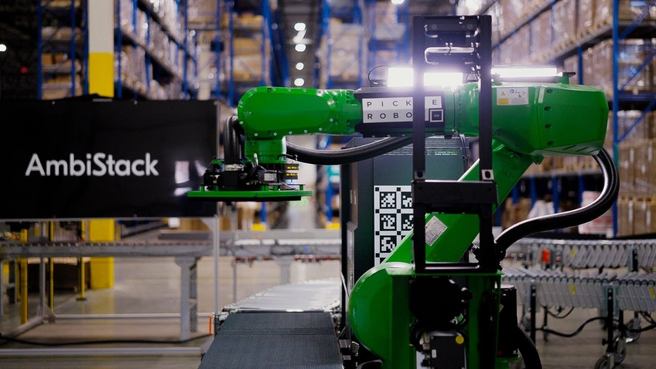 2-Warehouse_robots_move_packages_without_human_handoff.jpg
