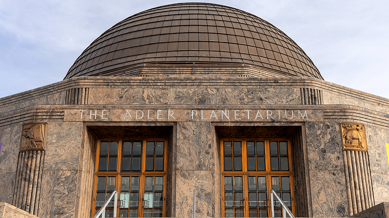 Adler-Planetarium-chicago-museum-reporters-attacked.png