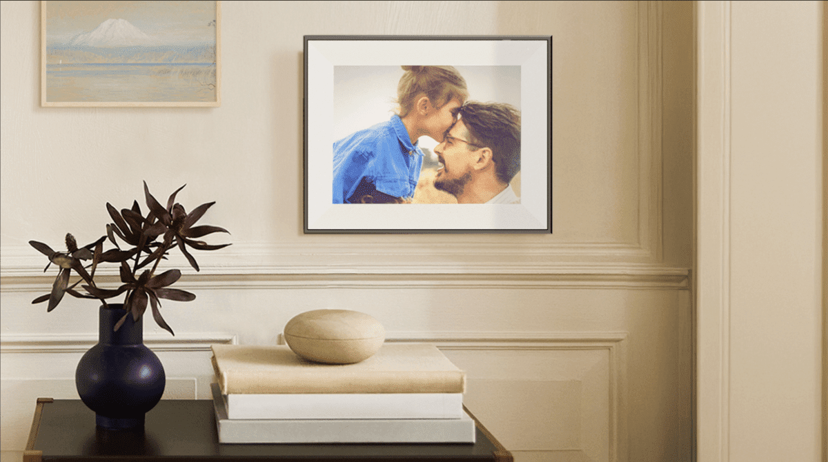 Aura-Ink-Graphite-Lifestyle-Wallmount-Horizontal.png
