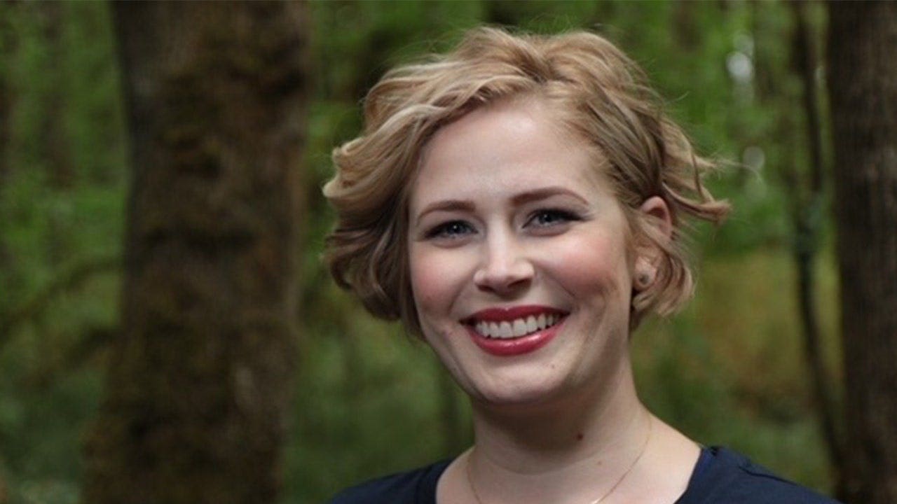 Lacey-Smith-headshot.jpg