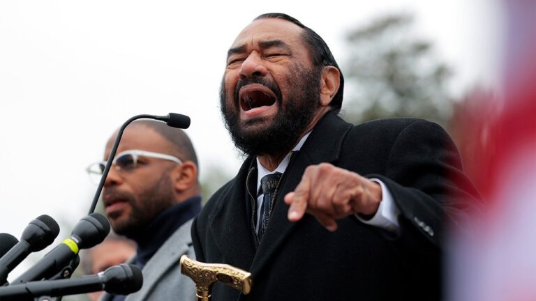 al-green-yells-at-a-press-event.jpg