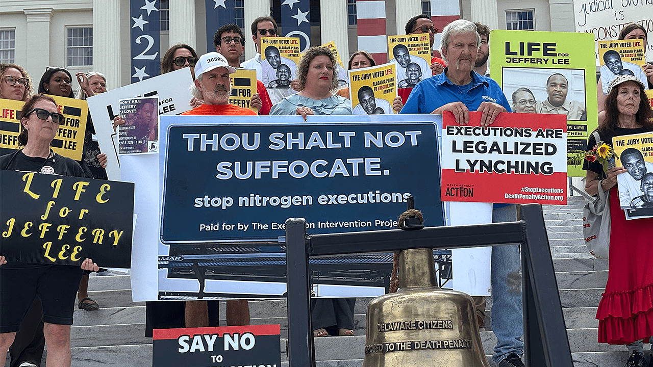 anti-death-penalty-demonstrators-alabama.png