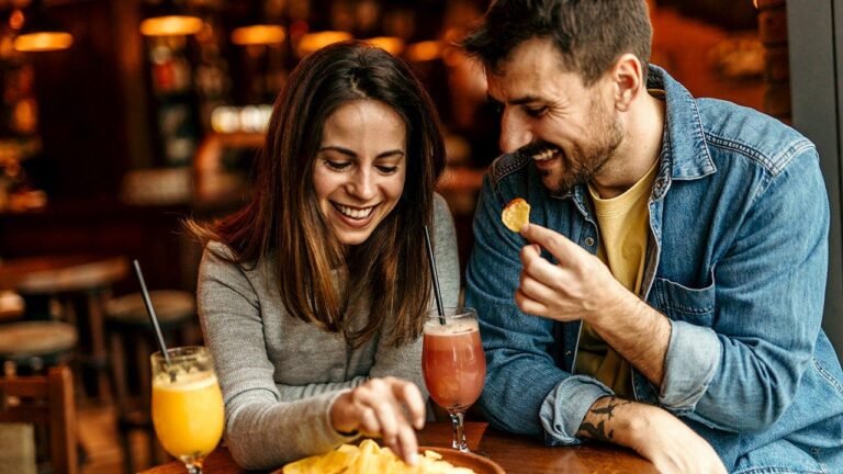 couple_drinking_and_eating_chips.jpeg