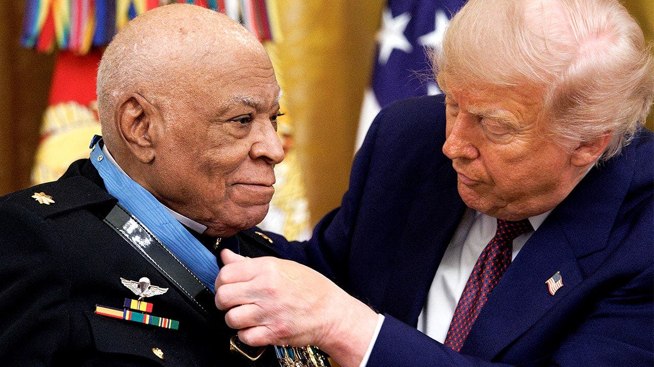 e8afef9e-10f6-428b-9cf1-7c0a789e2754_capers-trump-medal-honor-fox-news.jpg