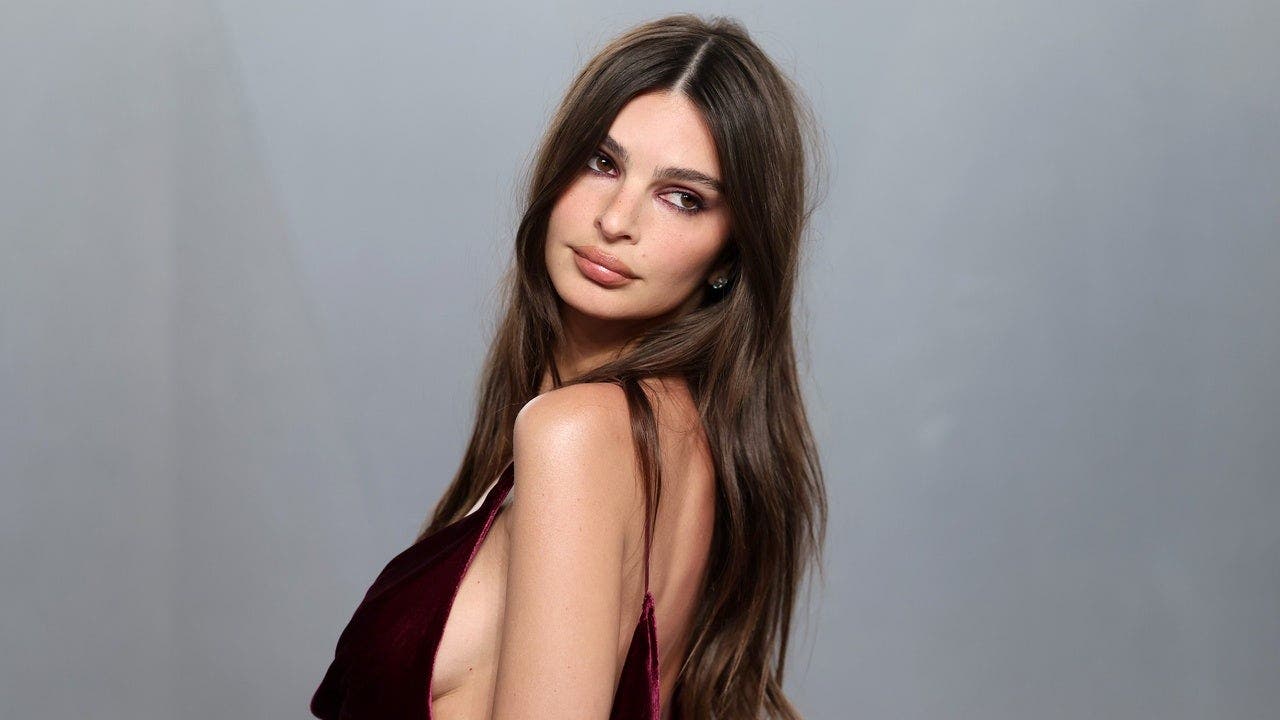 emily-ratajkowski-vanity-fair-oscar.jpeg