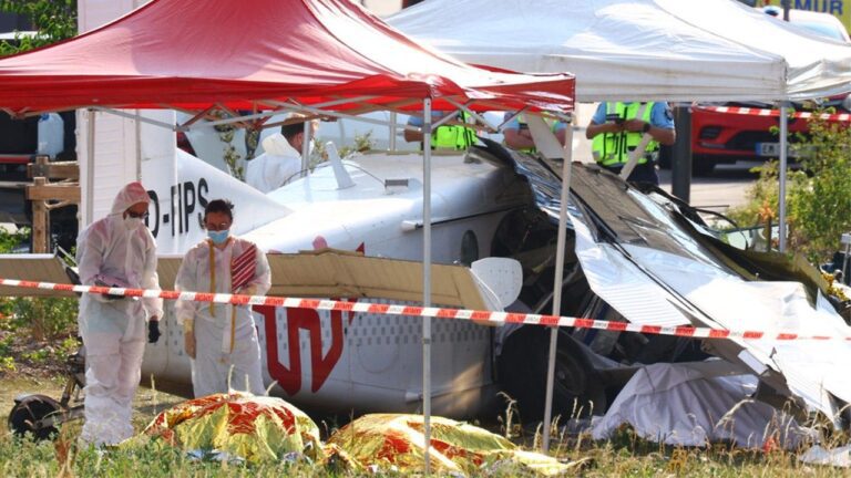 france-forensic-technicians.jpg
