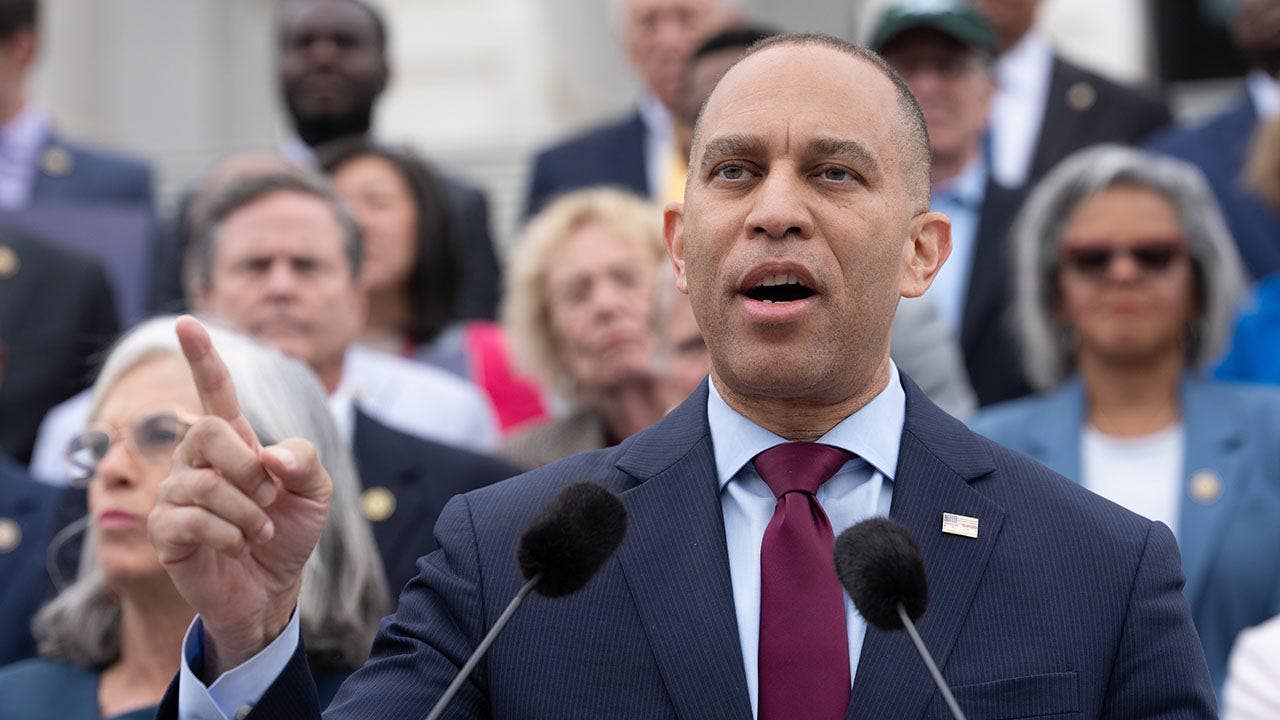 hakeem-jeffries-democratic-lawmakers-capitol-fox-news-001.jpeg