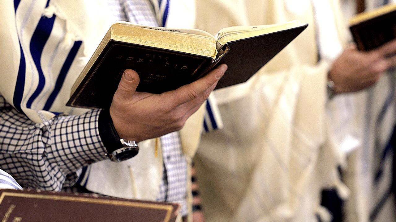jewish-torah-reading.png
