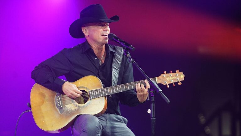 kenny-chesney-playing-the-guitar.jpg