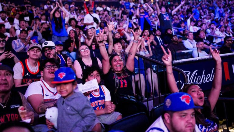 knicks-fans-watch-party-fox-news-001.jpeg