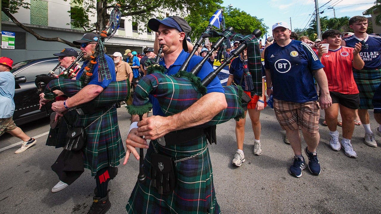 miami-bagpipers.jpeg