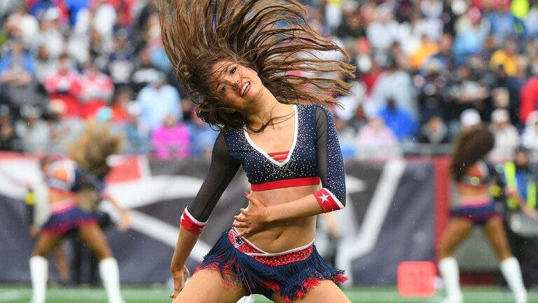 nfl-patriots-cheerleaders-090925-1.jpg