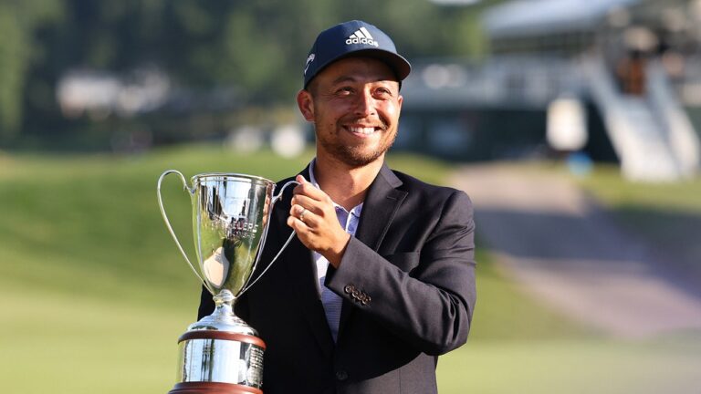 schauffele-travelers.jpg