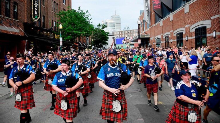 scotland-fans-kilts-bagpipes-fox-news-001.jpeg