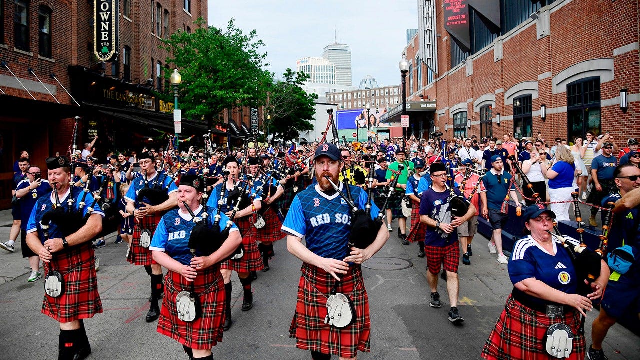 scotland-fans-kilts-bagpipes-fox-news-001.jpeg