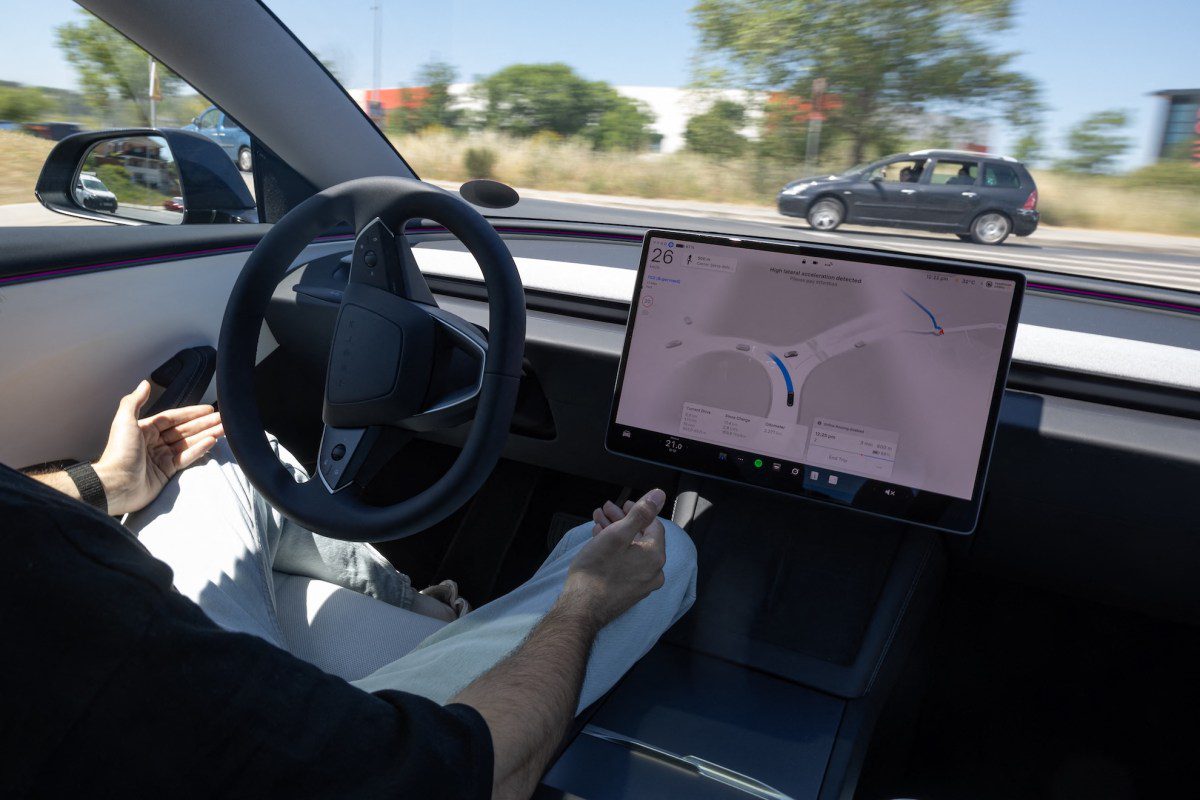 tesla-fsd-GettyImages-2277686230.jpg