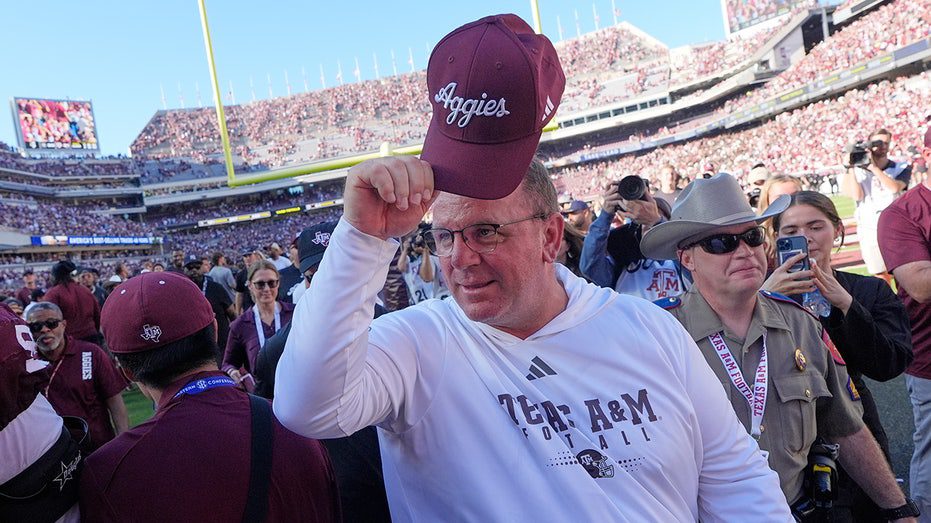 texas-am-coach-mike-elko.jpg