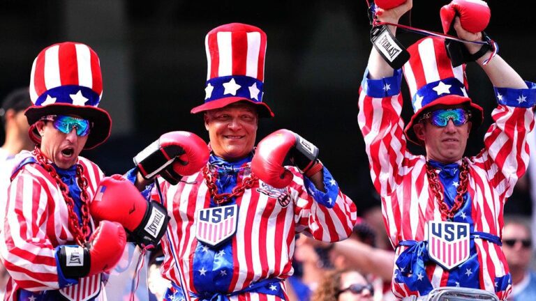 usmnt-boxing-fans.jpeg