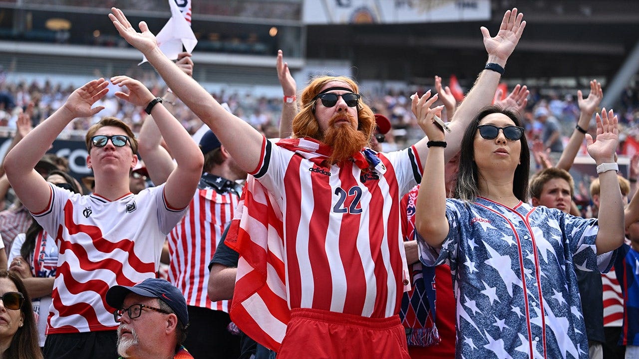 usmnt-fans-soldier-field-fox-news-001.jpeg