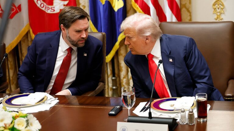 vance-and-trump-in-white-house.jpg