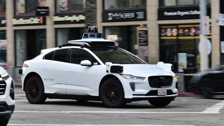 waymo-hollywood-boulevard-fox-news-001.jpeg