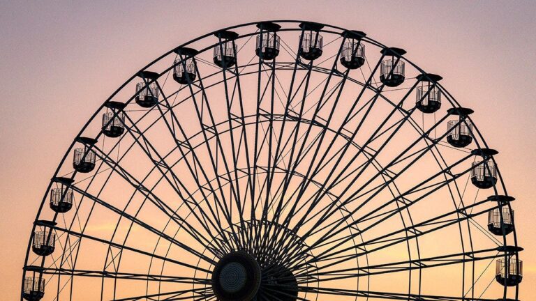 662d48ea-gillian_pier_ride.jpg