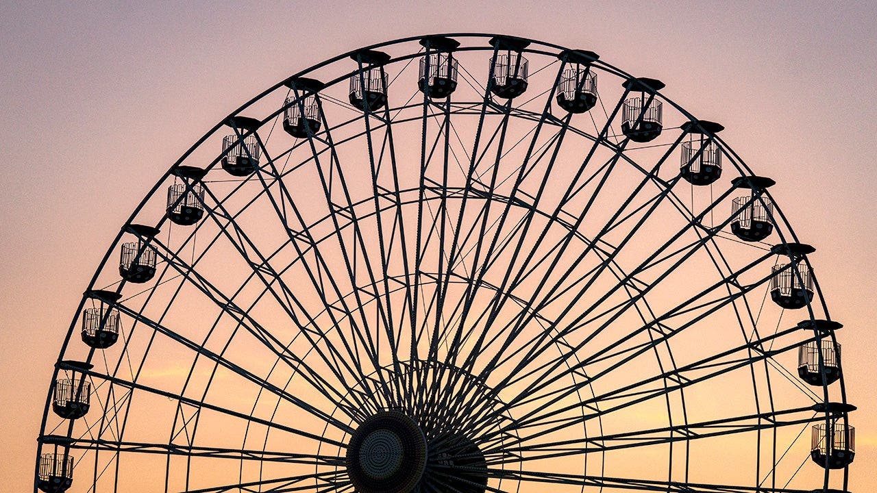 662d48ea-gillian_pier_ride.jpg