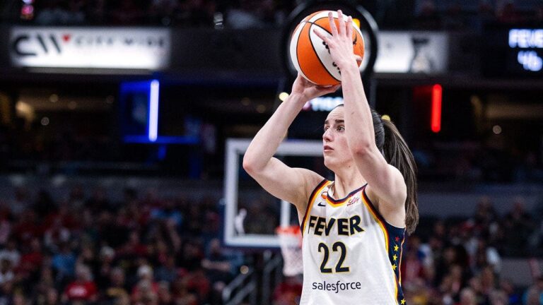 Caitlin-Clark-Indiana-Fever-Connecticut-Sun.jpg
