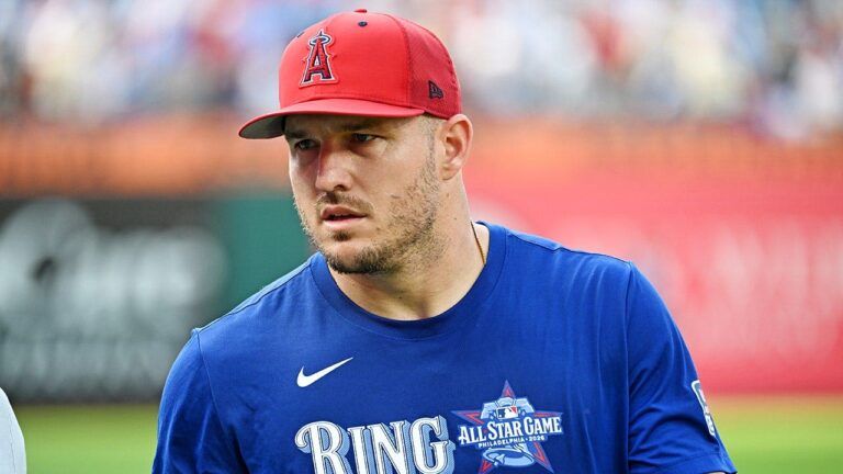 Mike-Trout-Citizens-Bank-Park.jpg