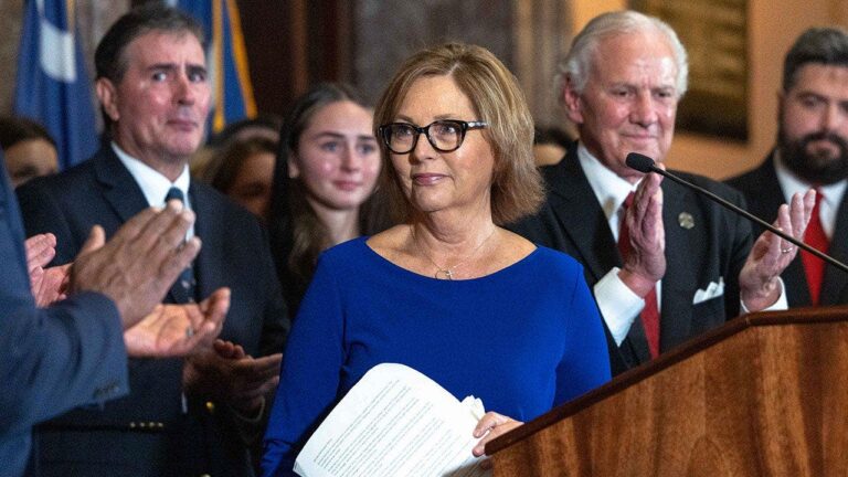 Senator-Darline-Graham-sworn-in.jpg