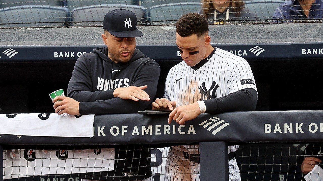 Stanton-and-Judge-on-iPad.jpg
