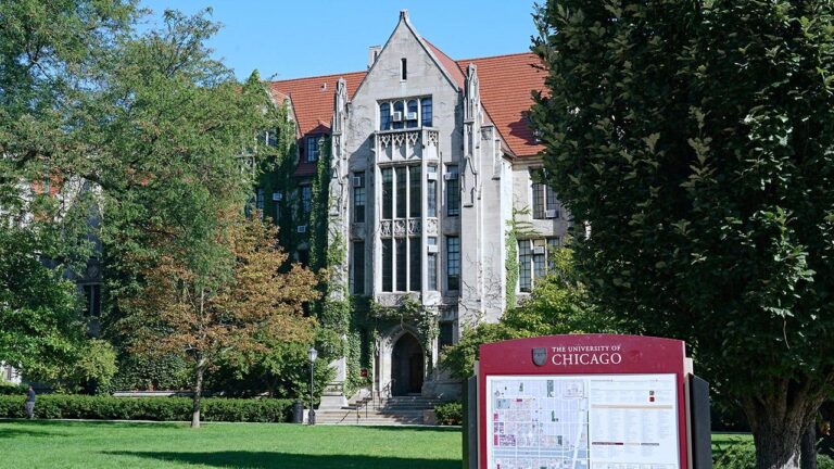 University-of-Chicago-Illinois_01.jpg