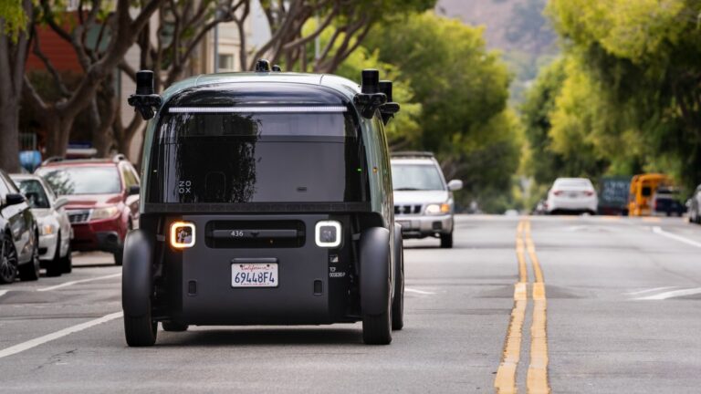 Zoox-San-Francisco-closeup-robotaxi.jpg