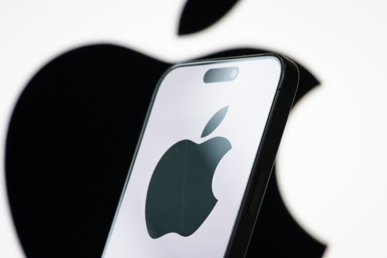 apple-on-phone.jpg