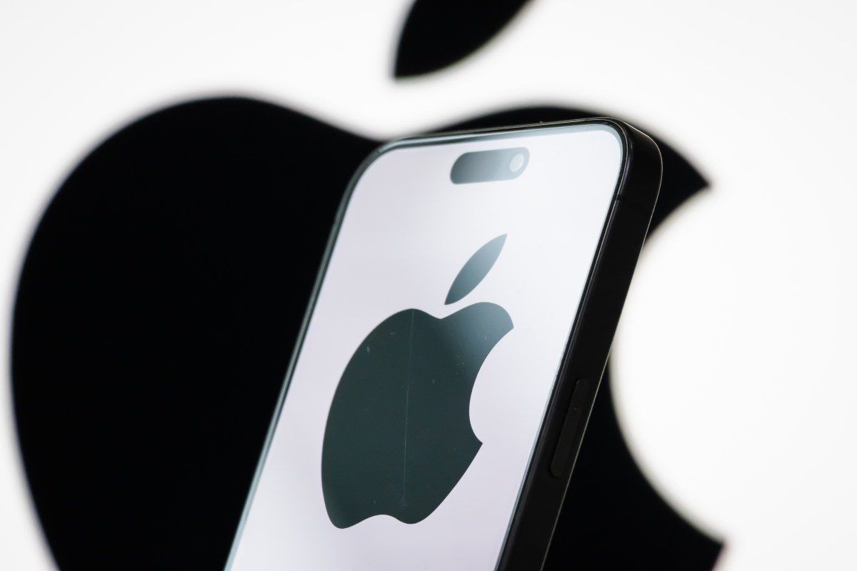 apple-on-phone.jpg