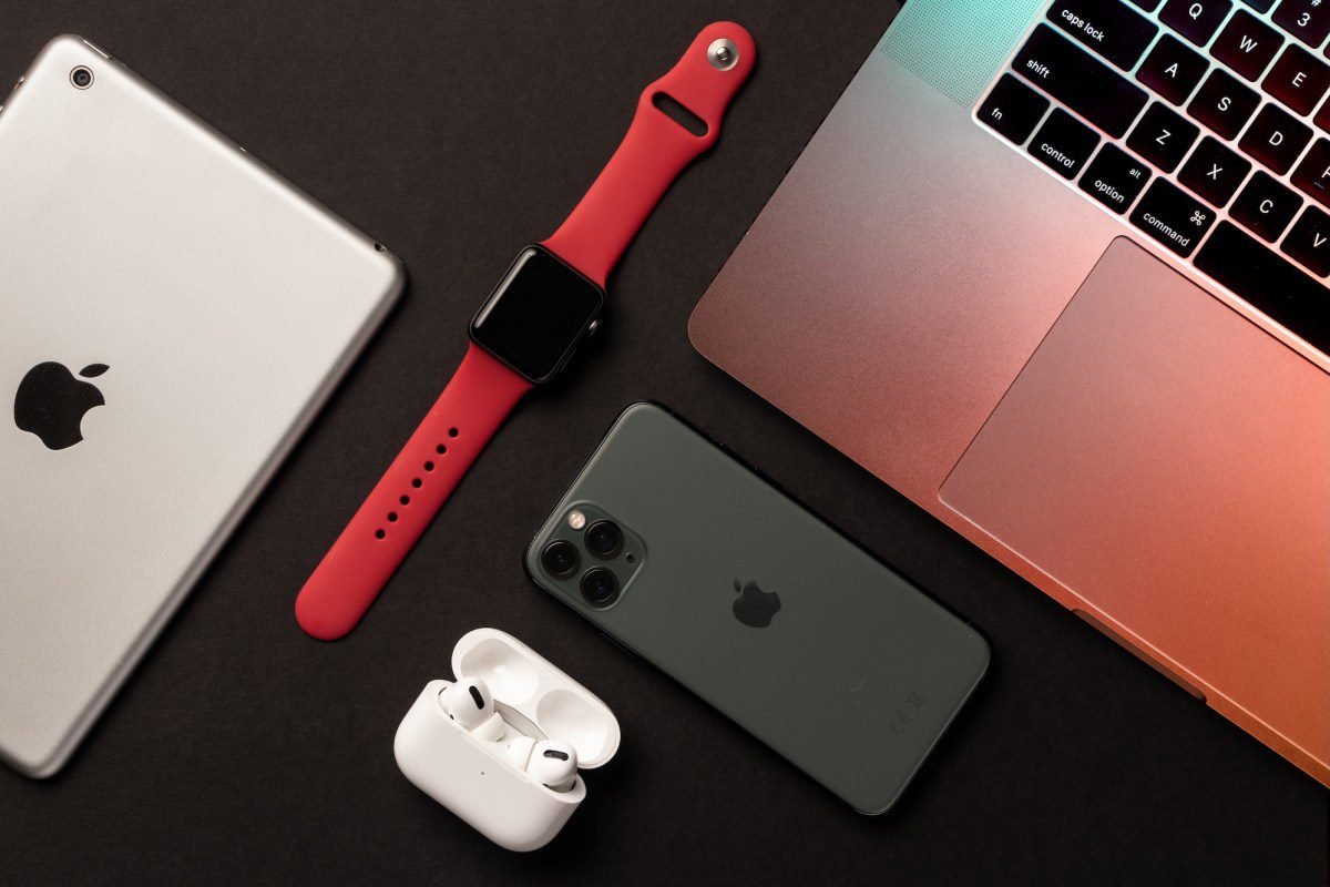 apple-products-mac-iphone-watch.jpg