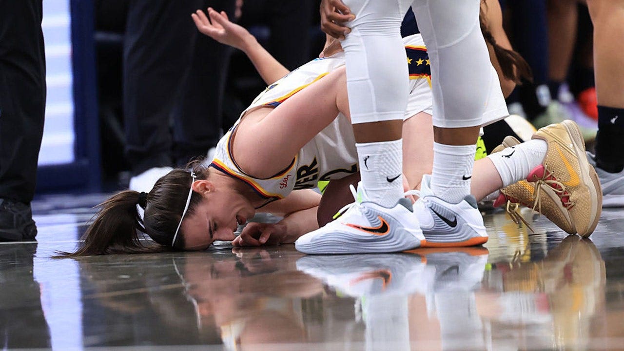 caitlin-clark-fouled.jpg
