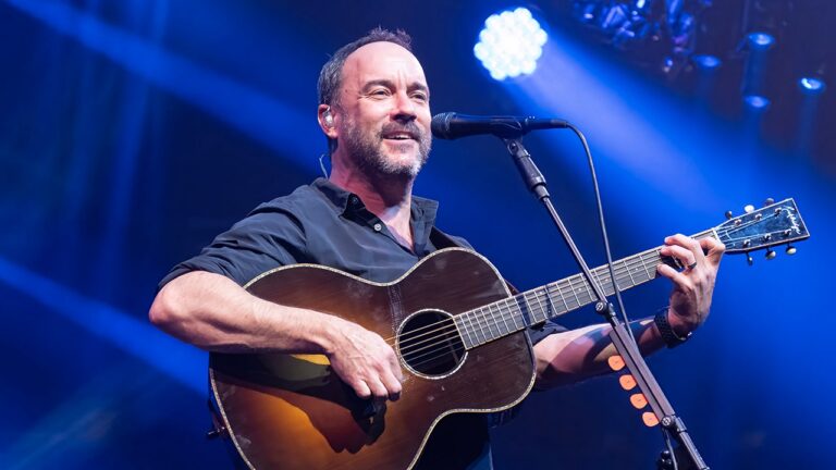dave-matthews-performing.jpg