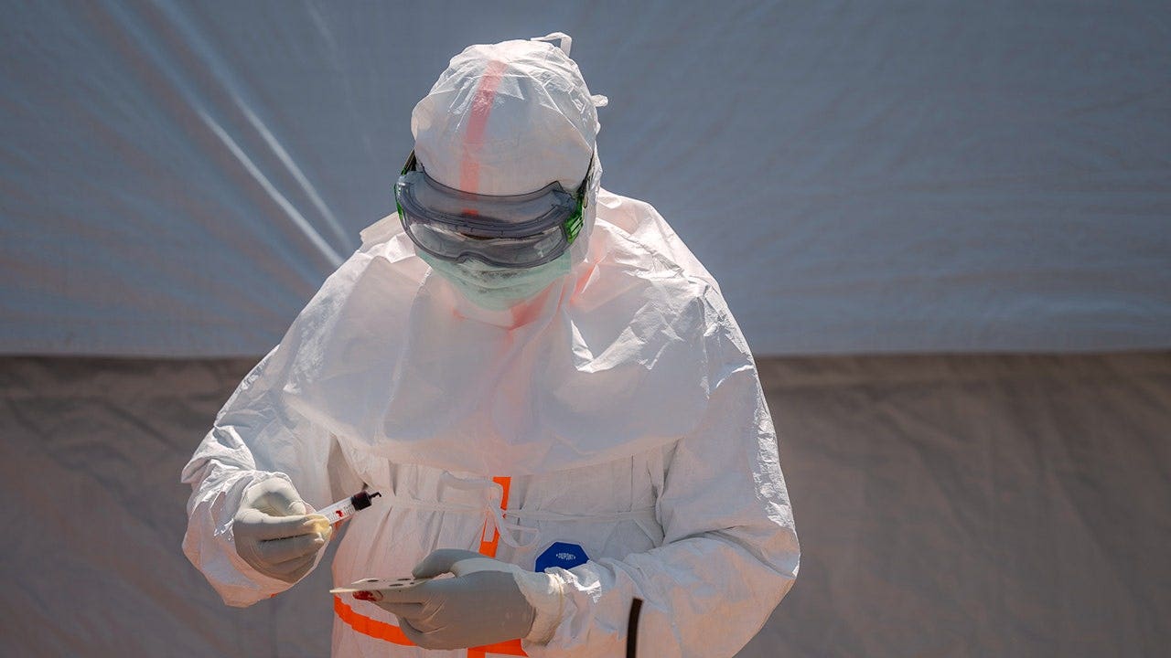 ebola_worker.jpg