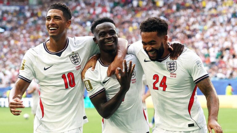 england-celebrates.jpg