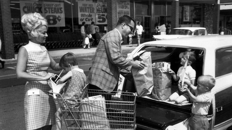 family-loading-grocieries-car-1960s.jpg